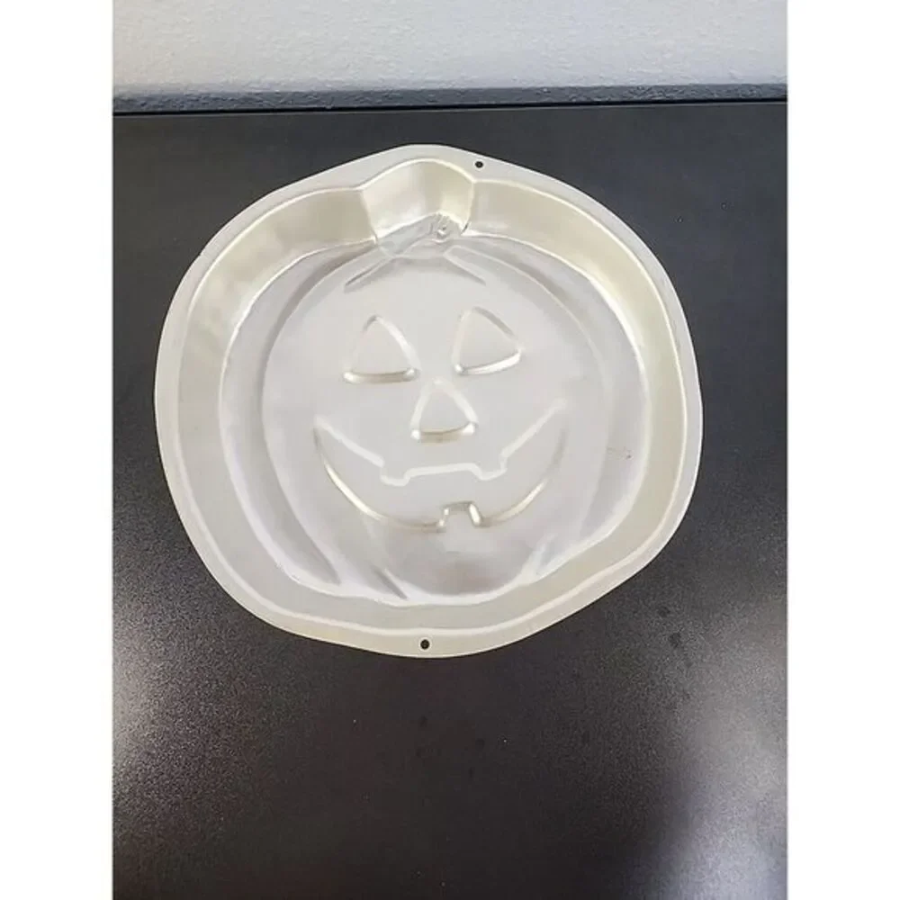 Vintage Halloween Jack-o-Latern‎ Pumpkin 1985 Wilton Aluminum Cake Pan 2105-3068